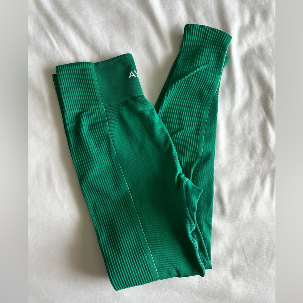 Seamless Green Ribbed Leggings